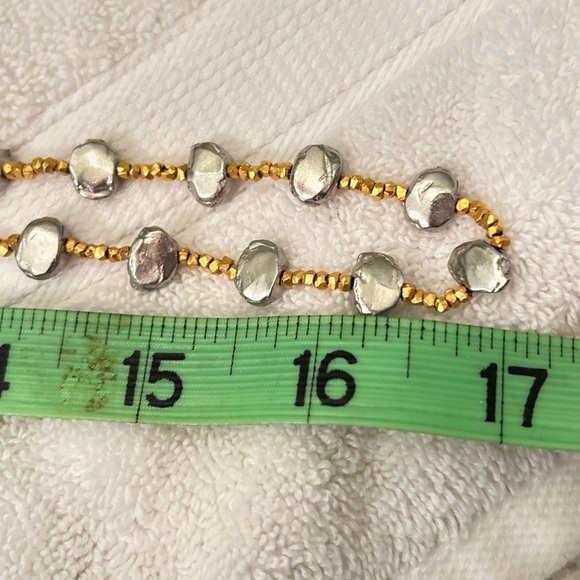 Vintage 1990’s Gold tone & flat stone shimmer gray bead Necklace toggle closure - Picture 7 of 7